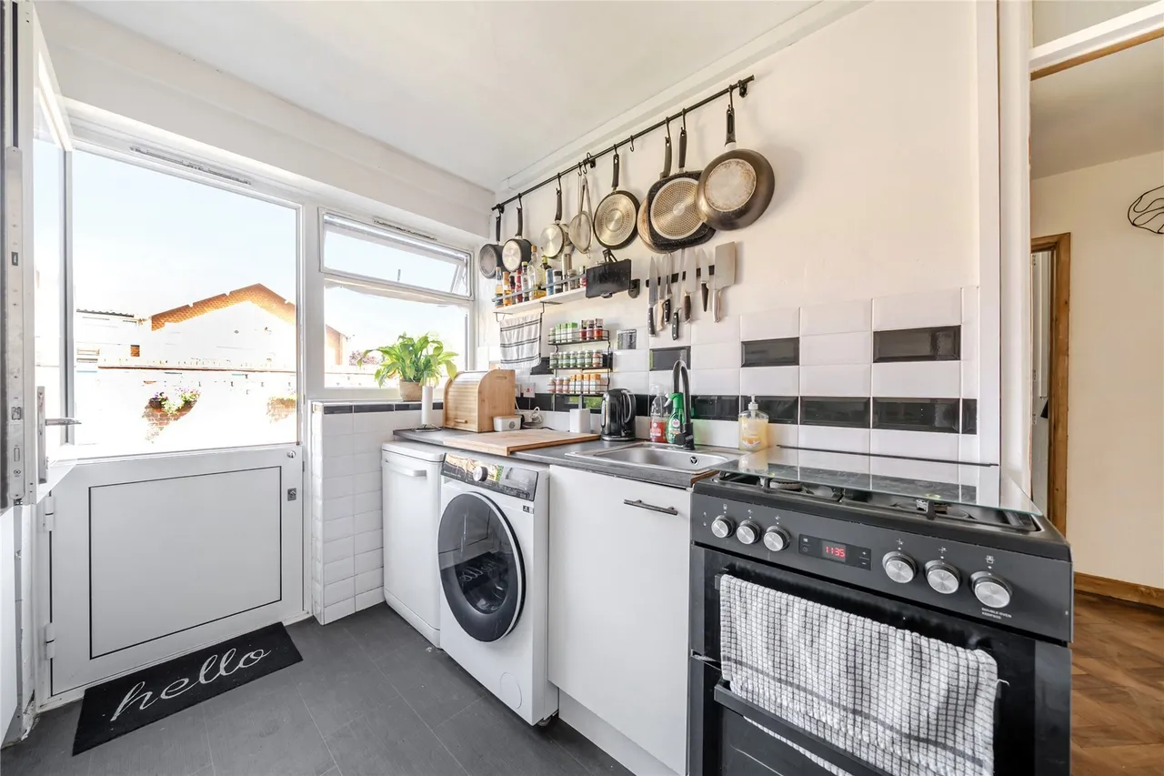 Clifton Close, Farnborough Village, Kent, BR6, photo 14