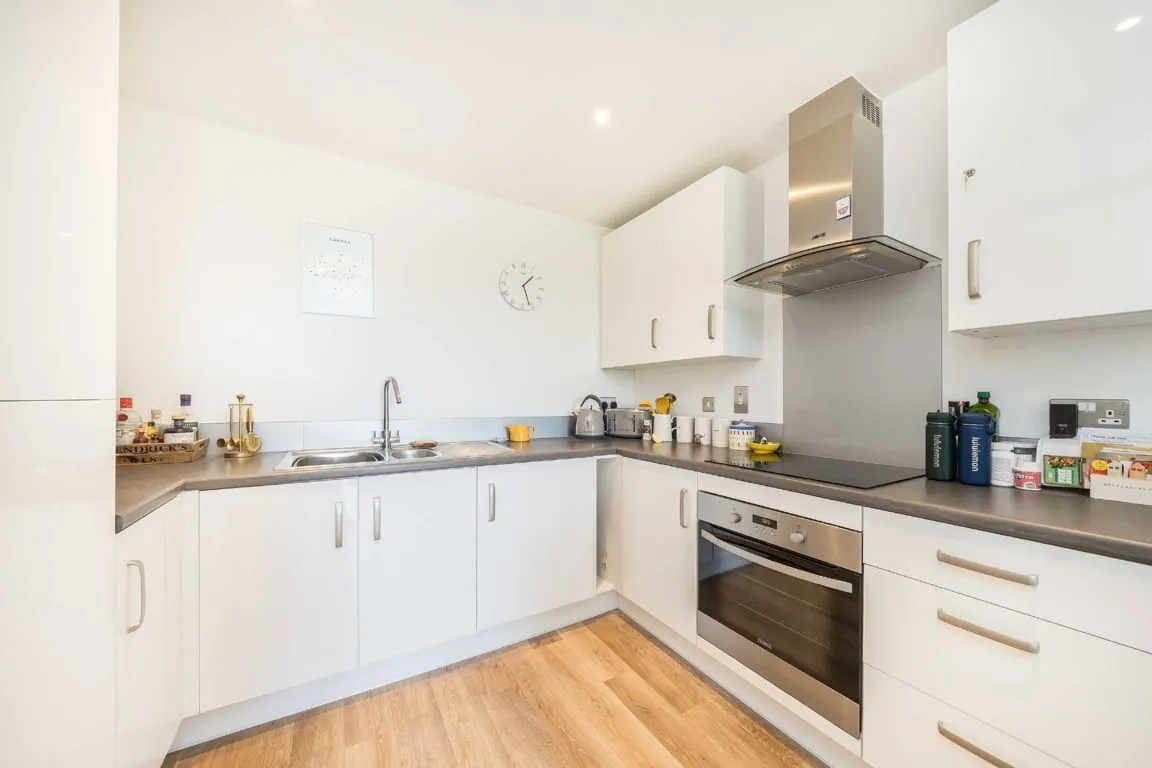 Knaresborough Drive, SW18, photo 2