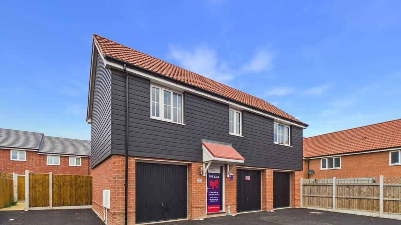 2 bed flat for sale — Prigmore Drive, Bury St Edmunds, Suffolk