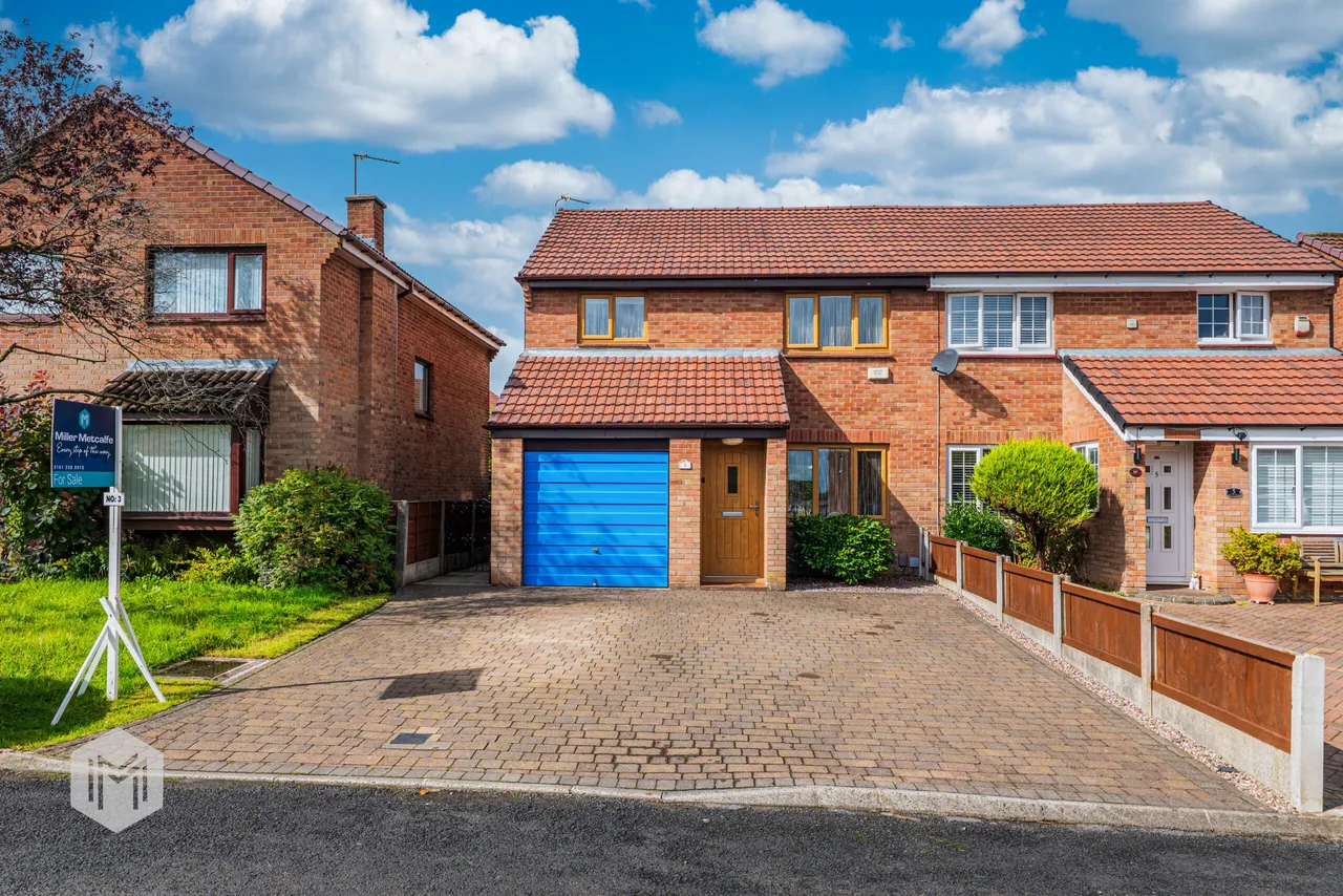 3 bed house for sale — Honiton Grove, Radcliffe, Manchester, M26 3QF