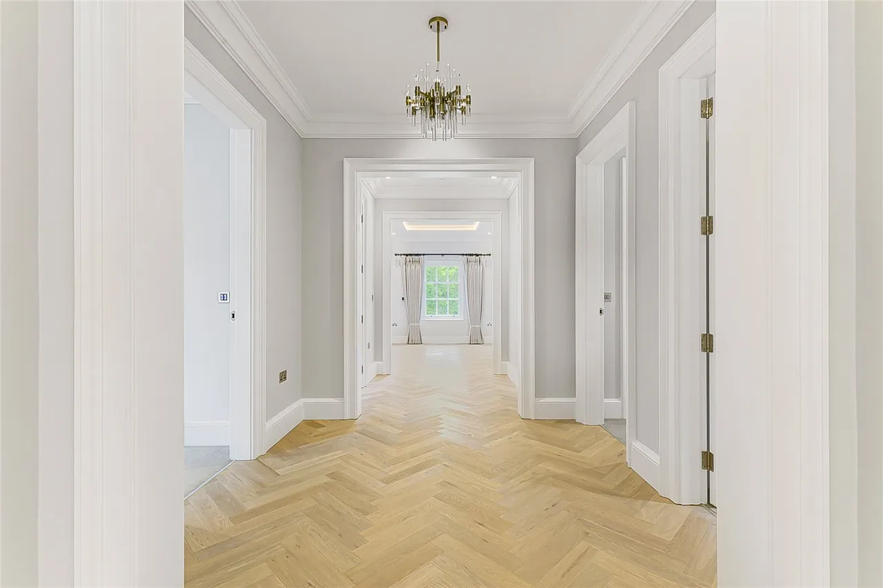 Totteridge Village, London, N20 8AE, photo 5