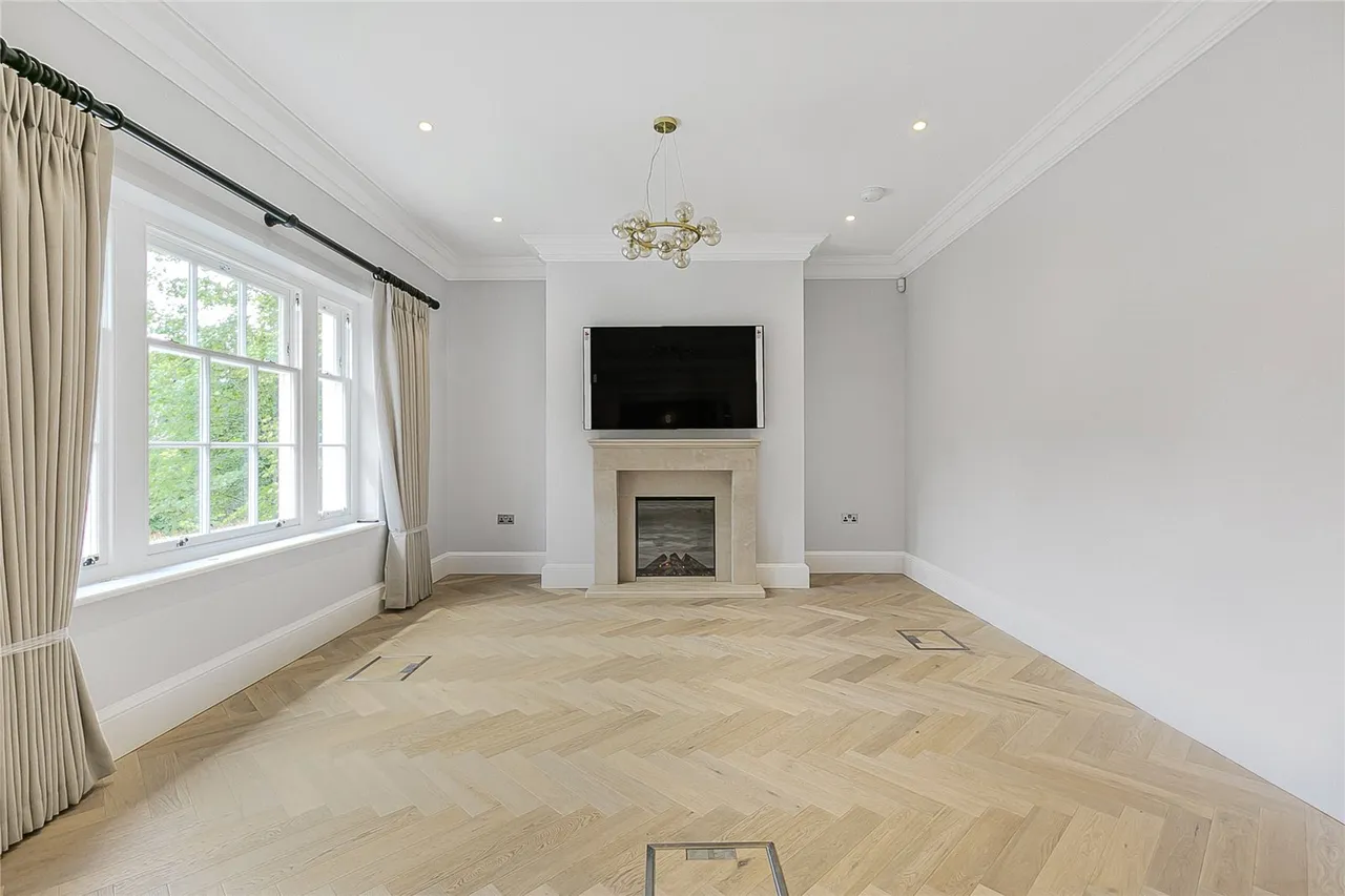 Totteridge Village, London, N20 8AE, photo 6