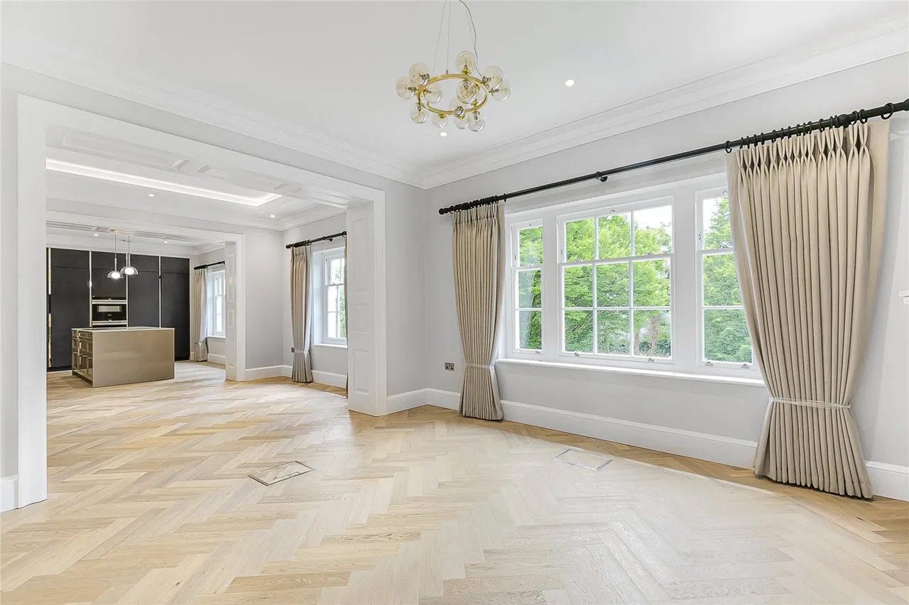Totteridge Village, London, N20 8AE, photo 2