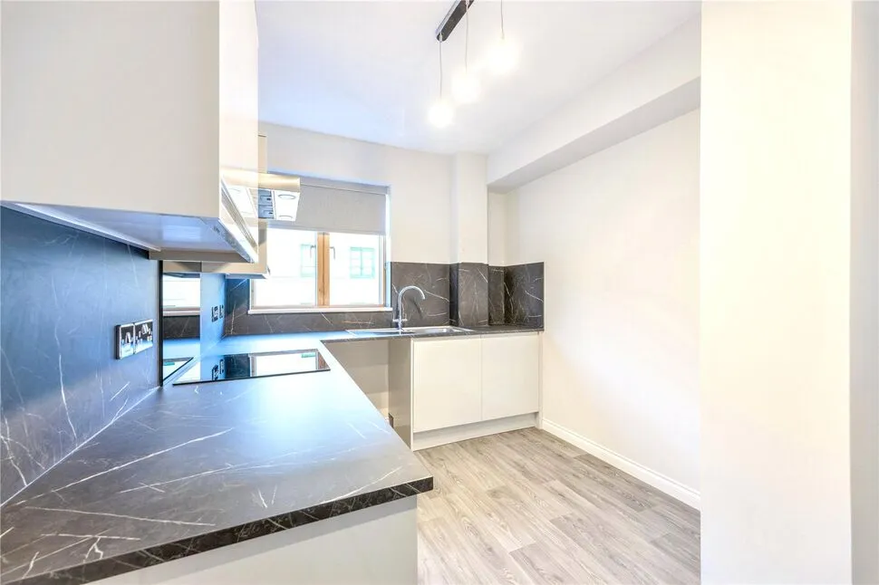 Exchange Street, DD1, photo 16