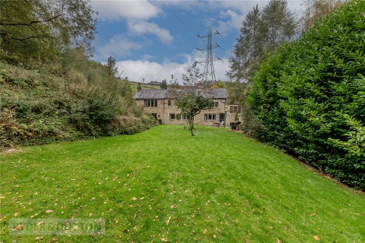 Oldham Road, Denshaw, OL3, photo 31