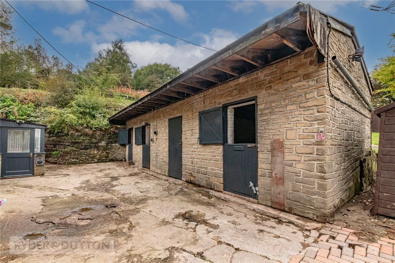 Oldham Road, Denshaw, OL3, photo 23