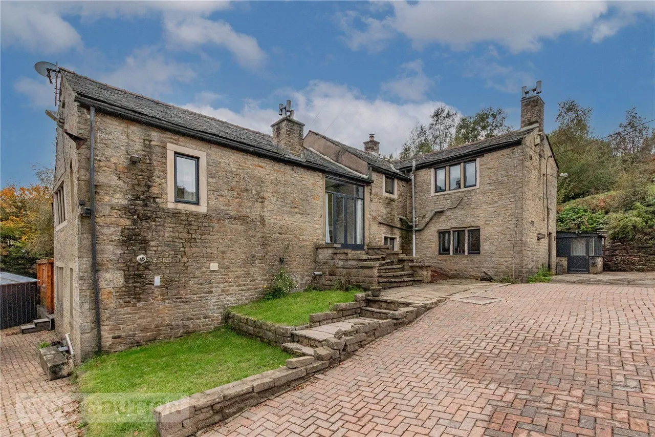 Oldham Road, Denshaw, OL3, photo 30