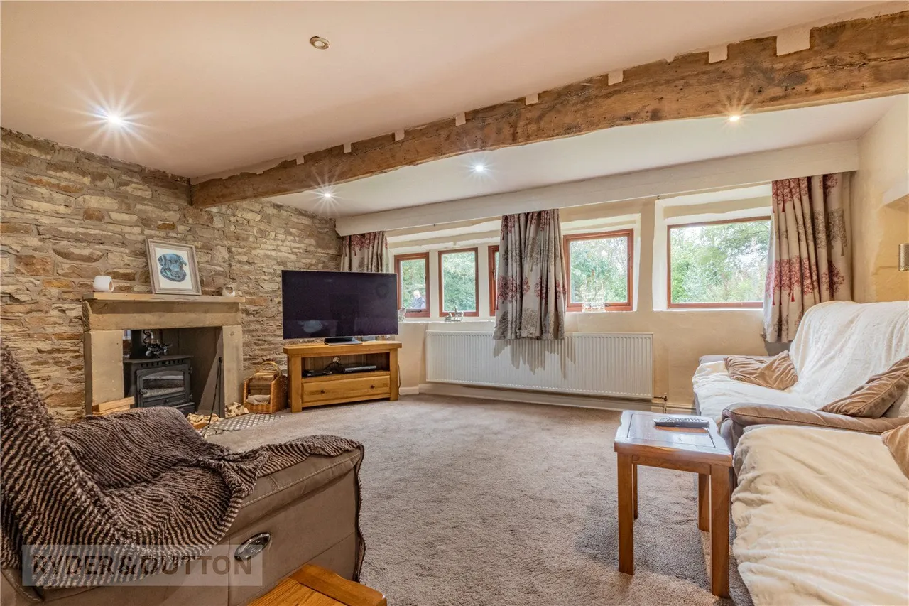 Oldham Road, Denshaw, OL3, photo 8