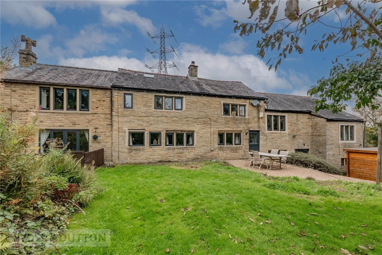 Oldham Road, Denshaw, OL3, photo 4