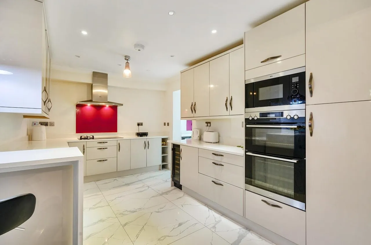 Winkworth Road, Banstead, Surrey, SM7 2QT, photo 2