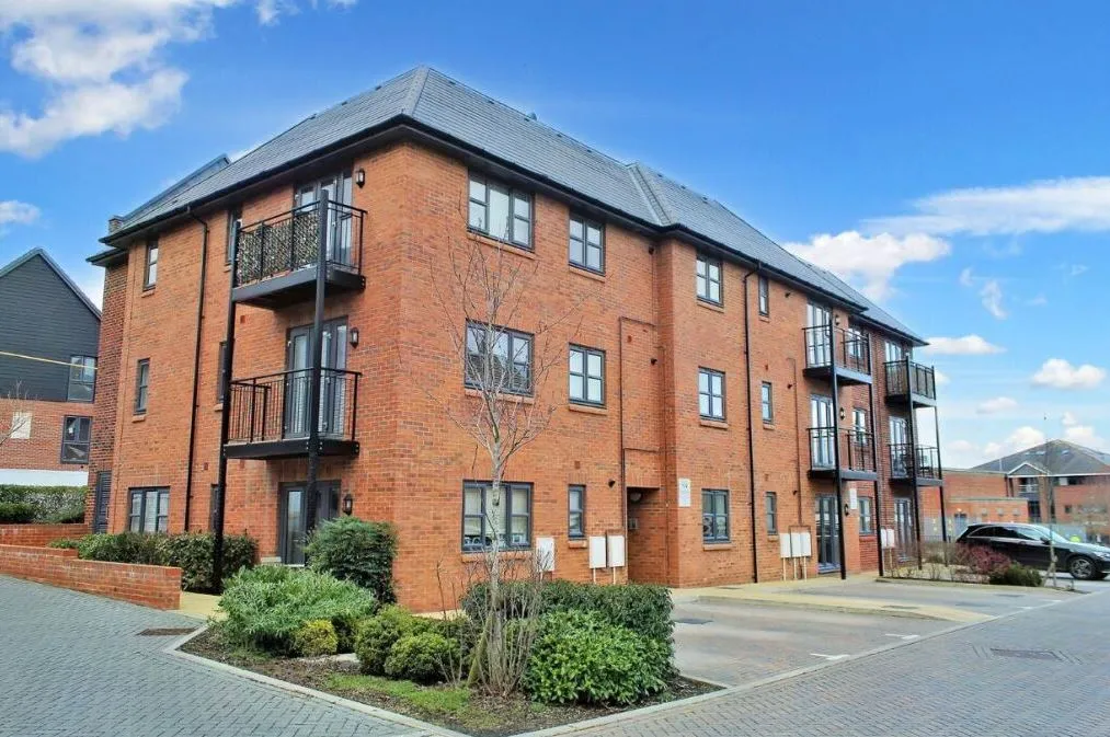 1 bed flat to rent — Carter Court, Hook, Hampshire, RG27 9GH