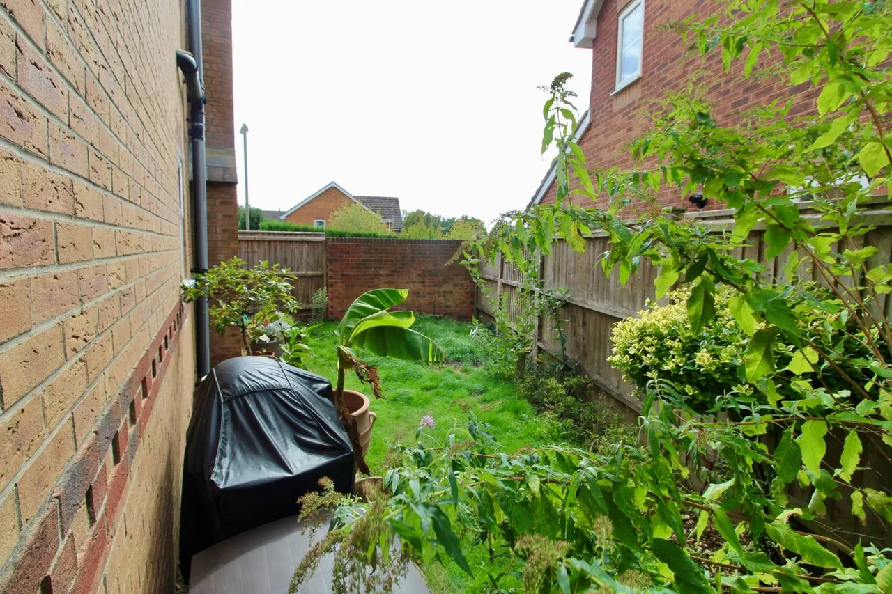 Vitre Gardens, Lymington, SO41, photo 18