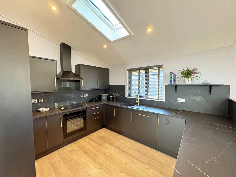 Weybridge Park Estate Weybridge Road, Addlestone KT15 2RF, photo 3