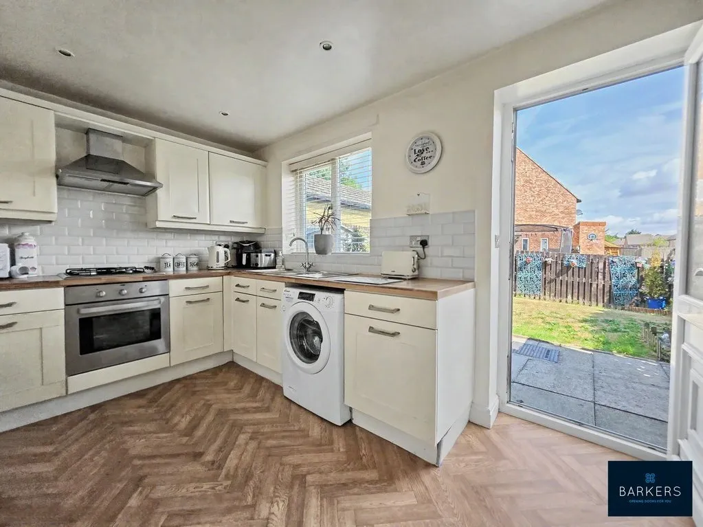 Cedar Close, Bradford BD4 6FL, photo 7
