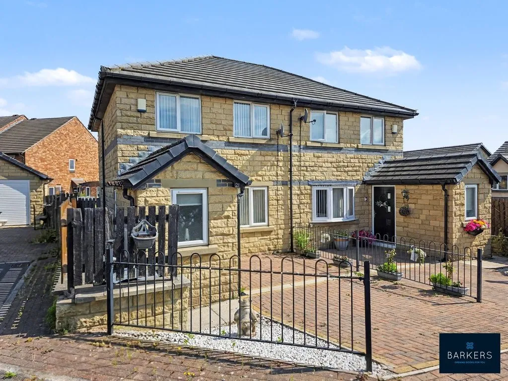 3 bed house for sale — Cedar Close, Bradford BD4 6FL