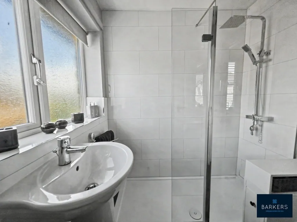Cedar Close, Bradford BD4 6FL, photo 13