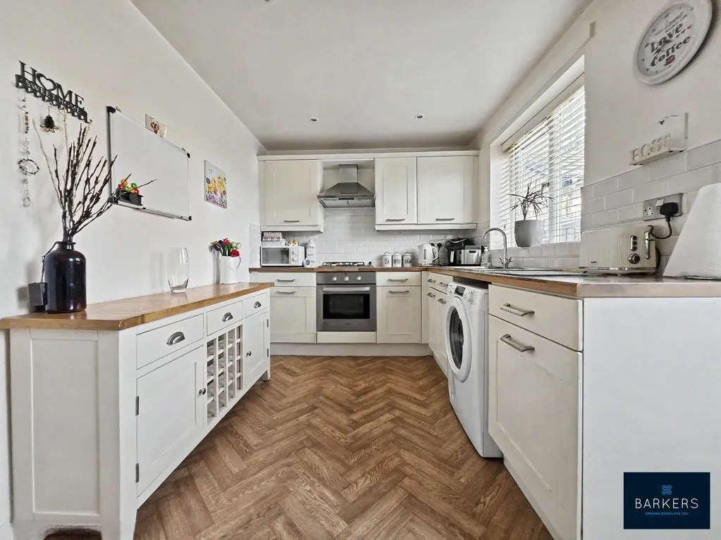 Cedar Close, Bradford BD4 6FL, photo 4