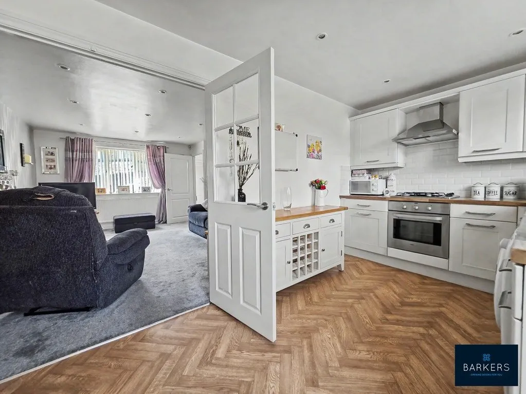 Cedar Close, Bradford BD4 6FL, photo 6