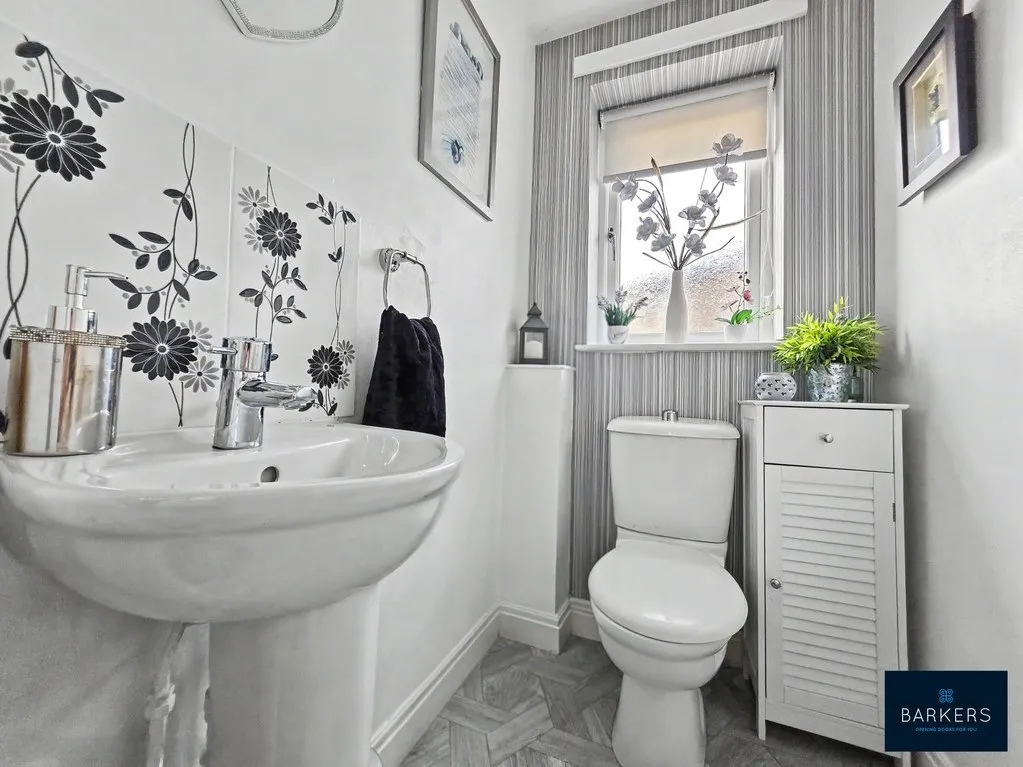 Cedar Close, Bradford BD4 6FL, photo 8