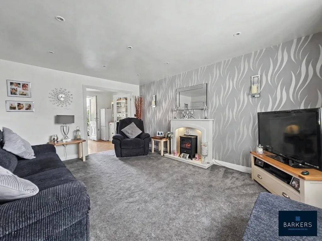 Cedar Close, Bradford BD4 6FL, photo 3