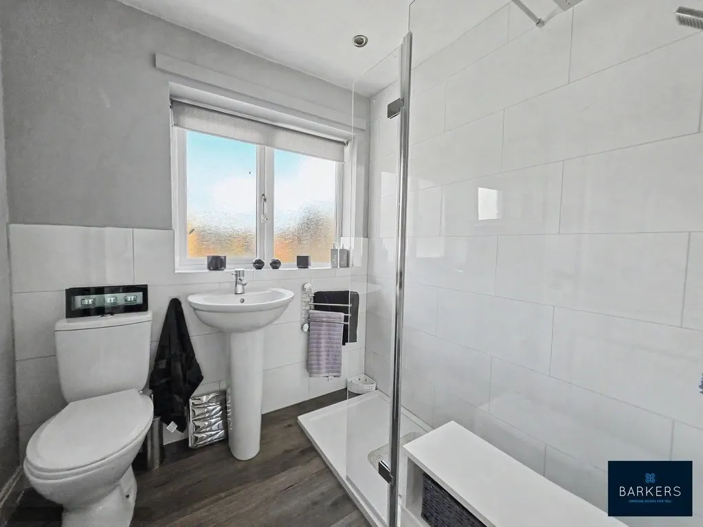 Cedar Close, Bradford BD4 6FL, photo 12