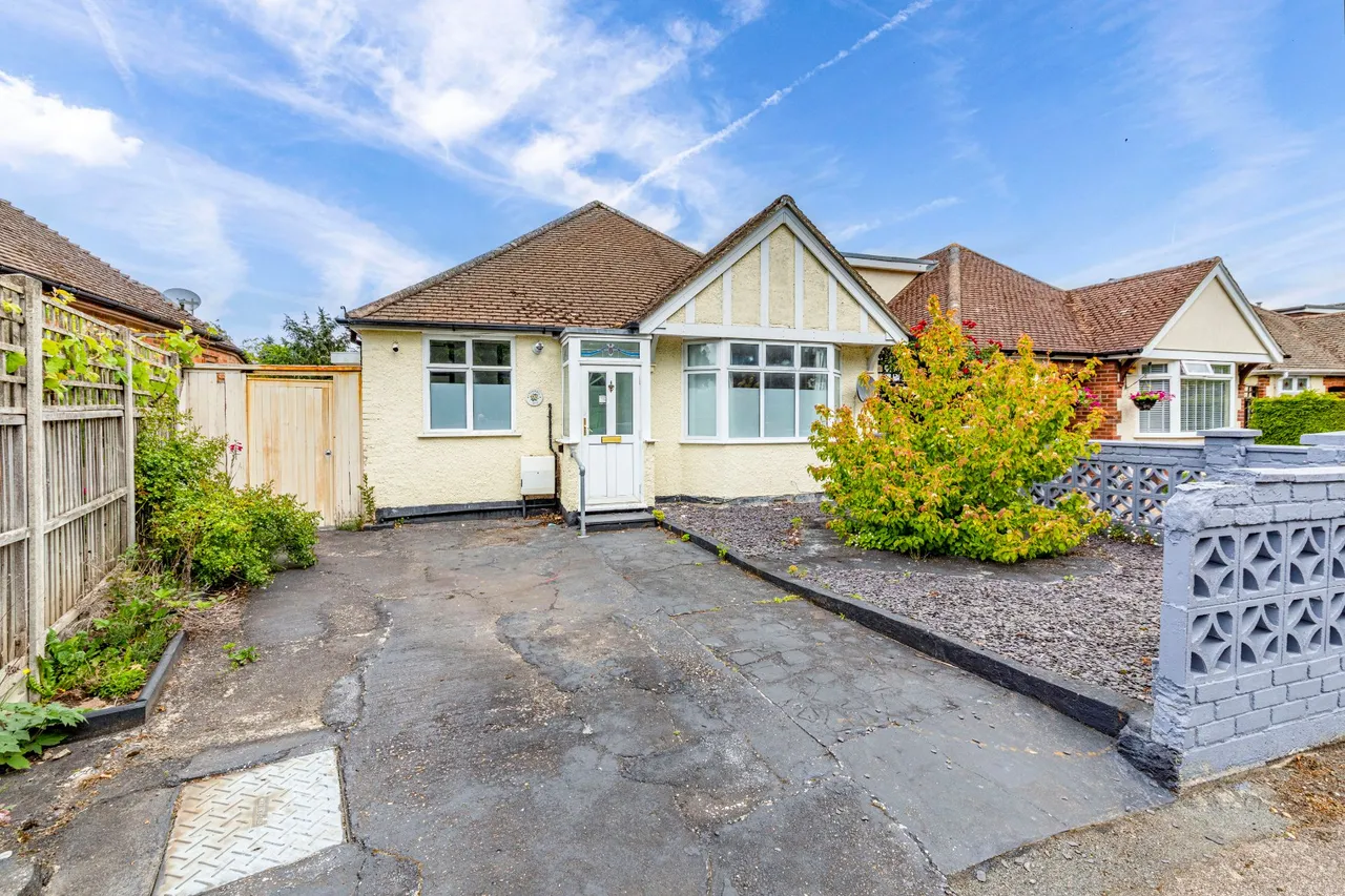 2 bed house for sale, Floyds Lane, Woking, GU22