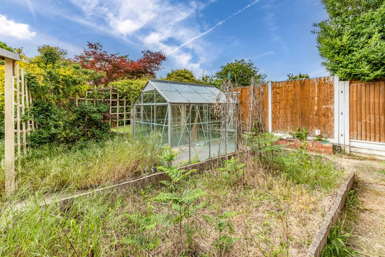 Floyds Lane, Woking, GU22, photo 17