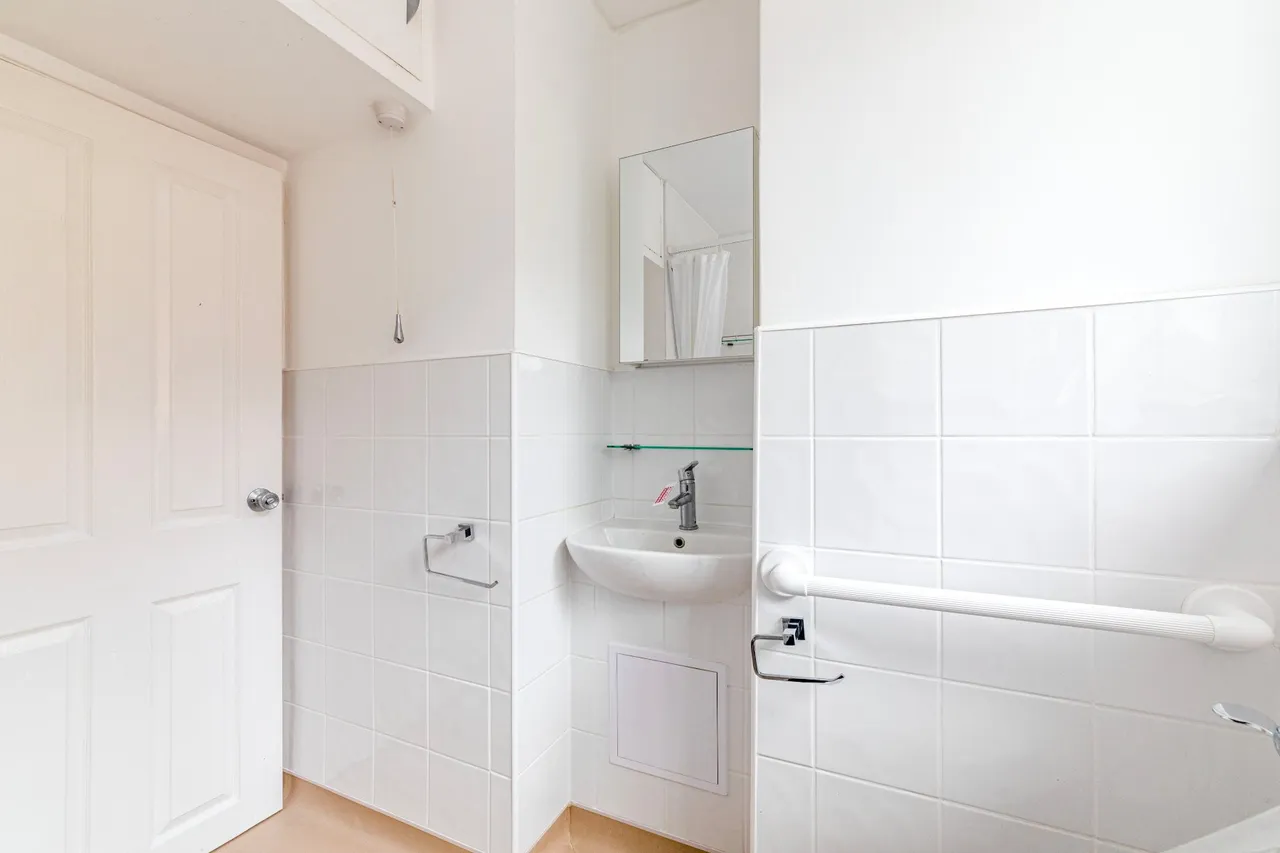 Floyds Lane, Woking, GU22, photo 11
