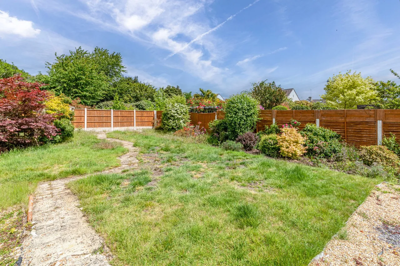 Floyds Lane, Woking, GU22, photo 4