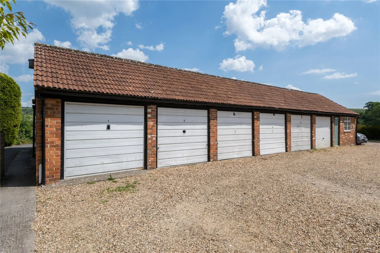 Wellhead Lane, Westbury, photo 17