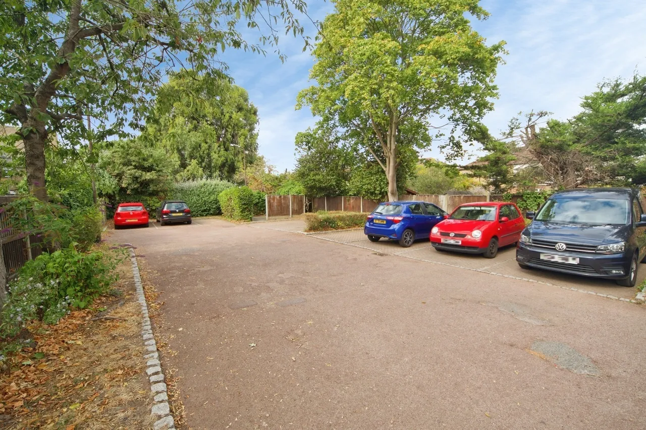 Cambridge Road, London, E11, photo 5