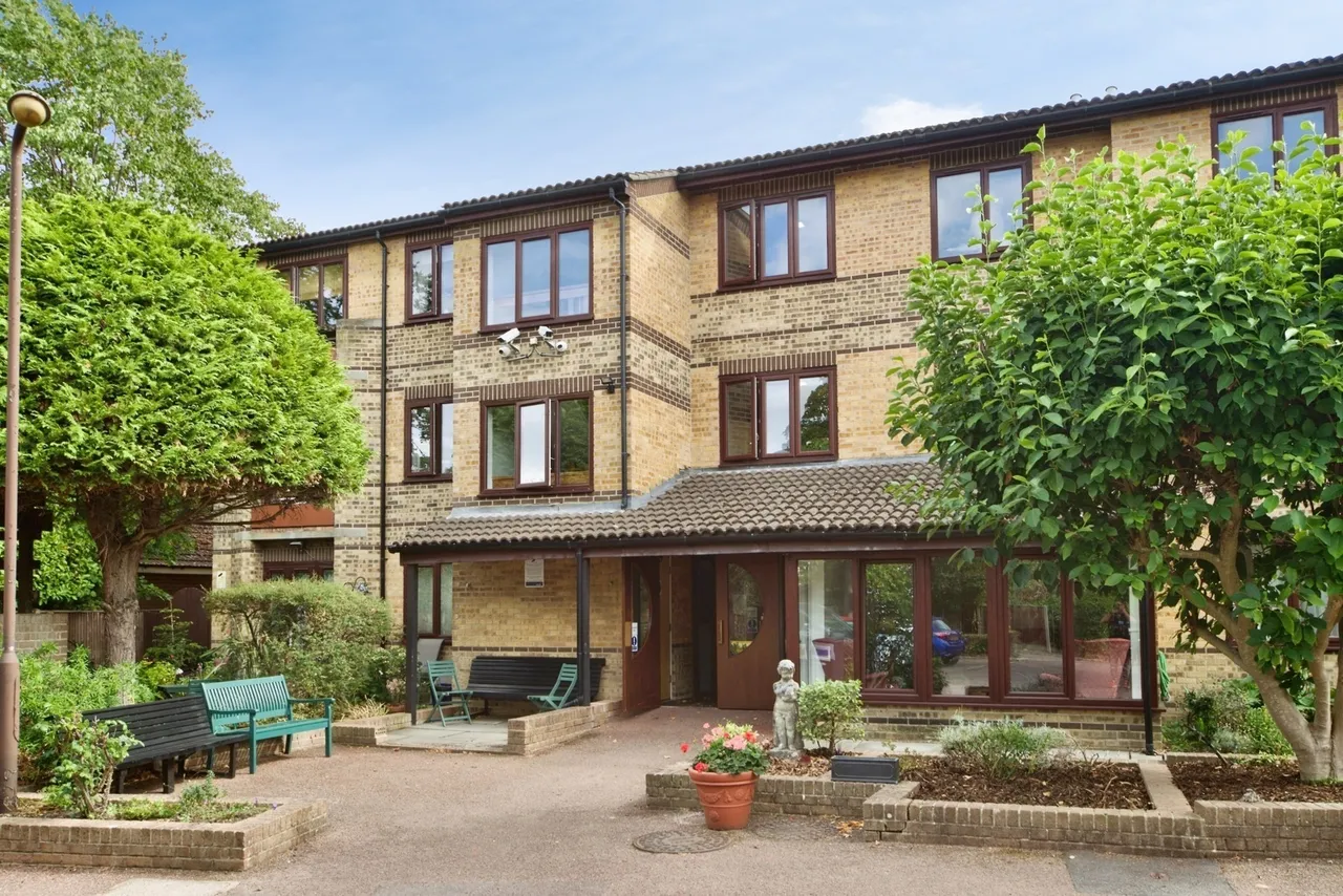 1 bed flat for sale — Cambridge Road, London, E11