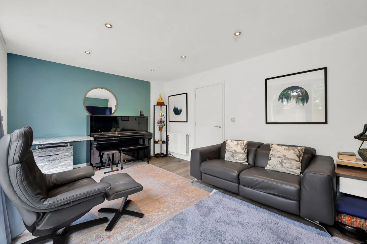 Reservoir Way, London, NW10, photo 2