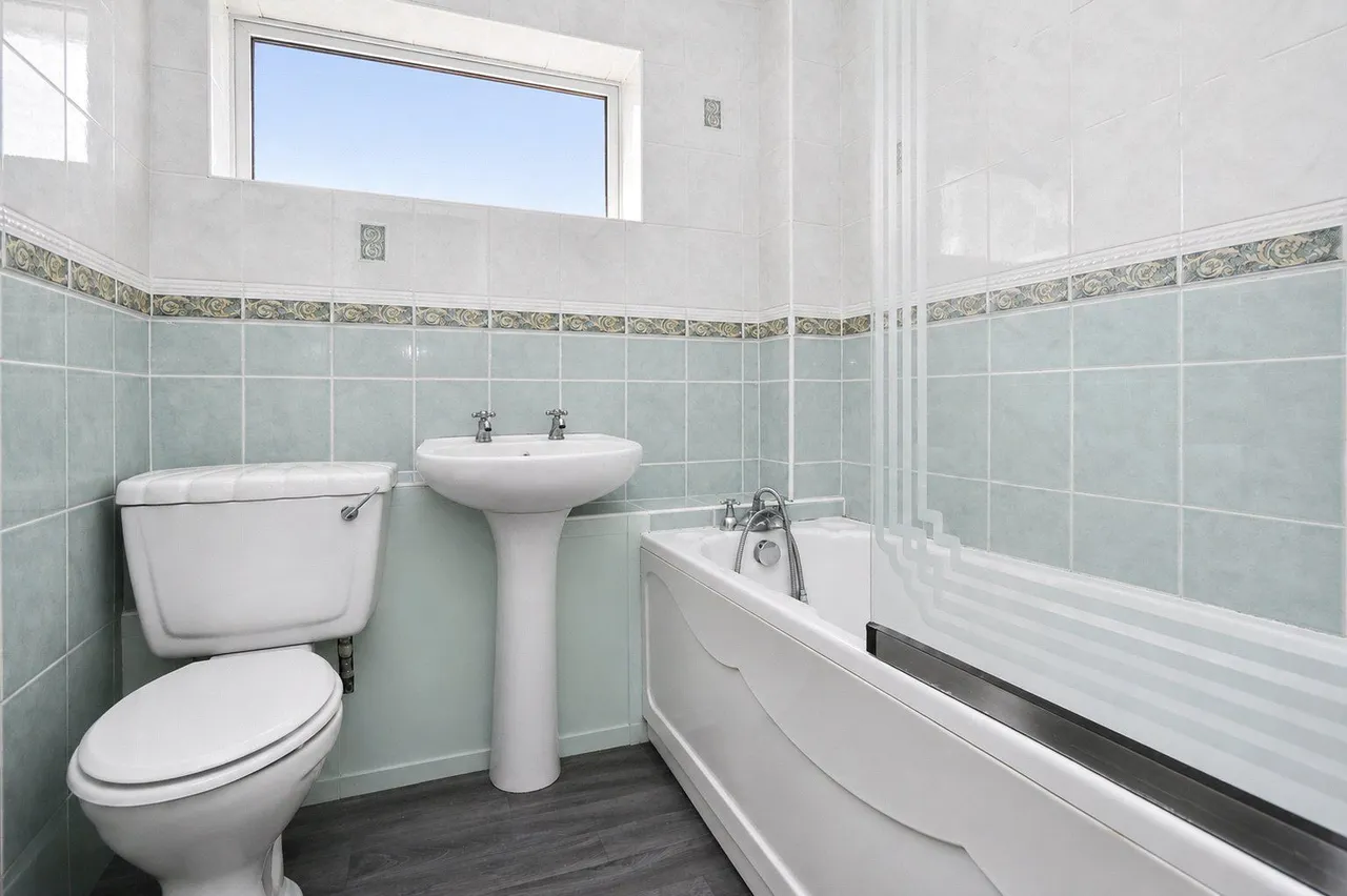 Harlech Way, Garforth, LS25, photo 15