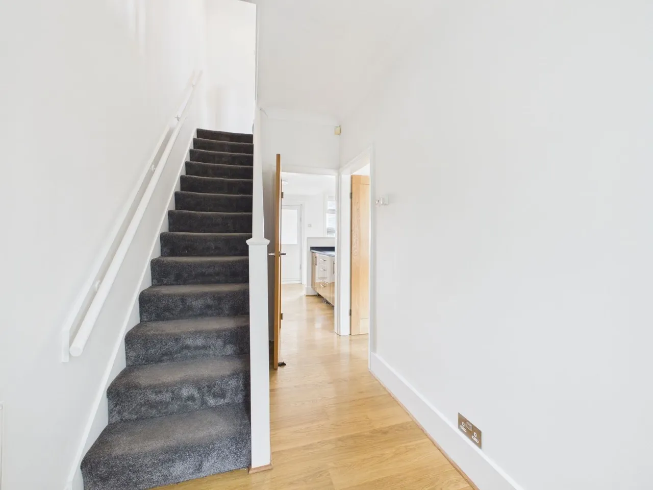Victoria Road, Morley, LS27, photo 8