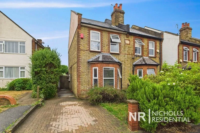 3 bed house for sale, Clayton Road, Chessington, KT9