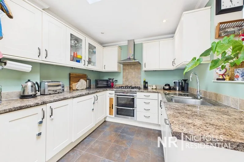 Clayton Road, Chessington, KT9, photo 4
