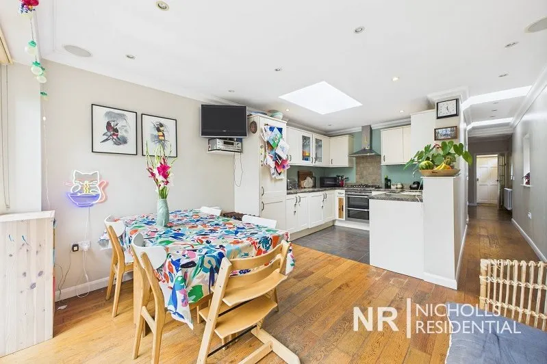Clayton Road, Chessington, KT9, photo 7