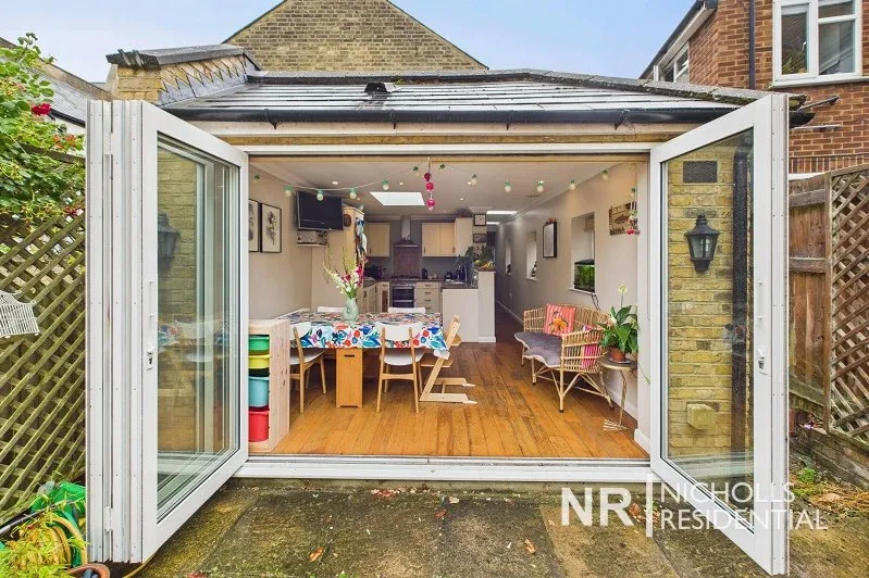Clayton Road, Chessington, KT9, photo 9