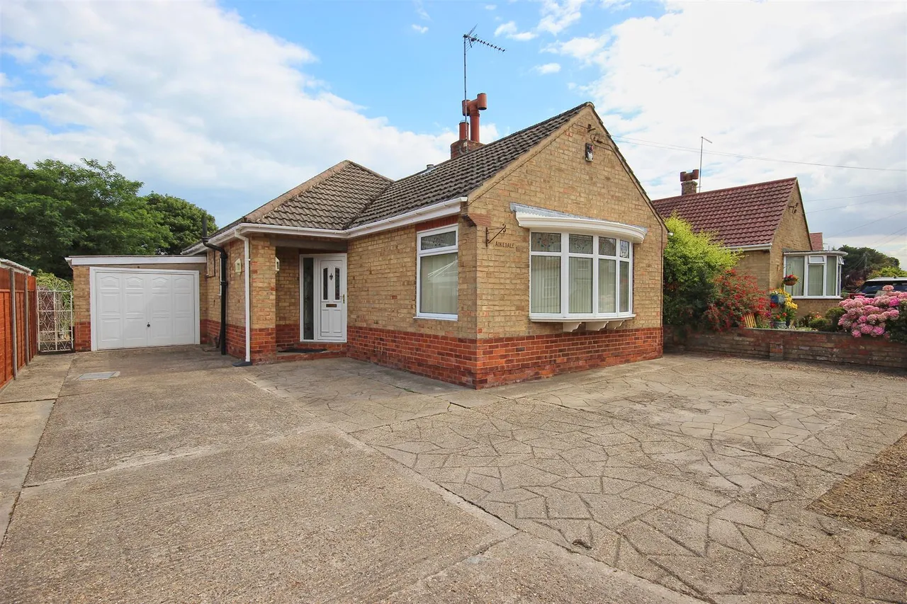 2 bed house for sale — Southgate, Hornsea