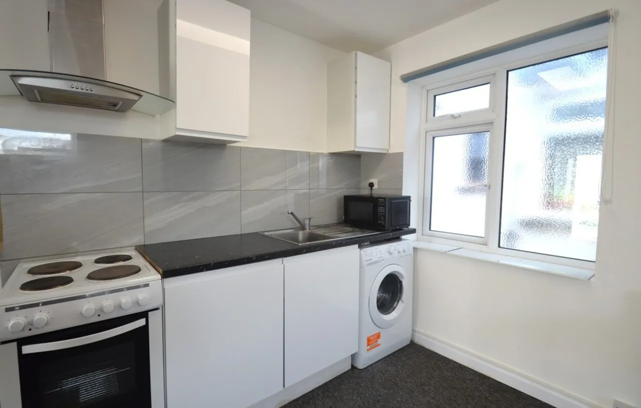 Laleham Road, Shepperton, photo 2