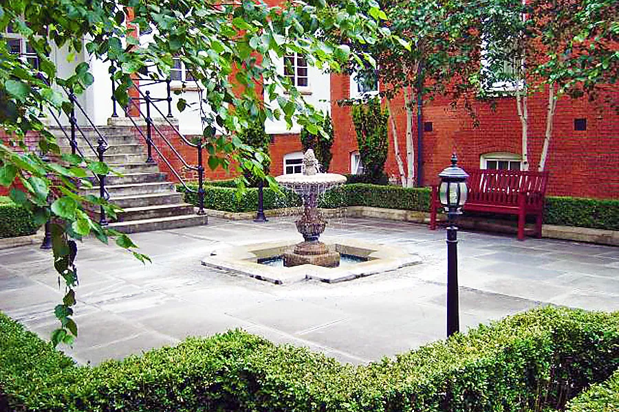 Fulham Palace Road, Hammersmith, W6, photo 3