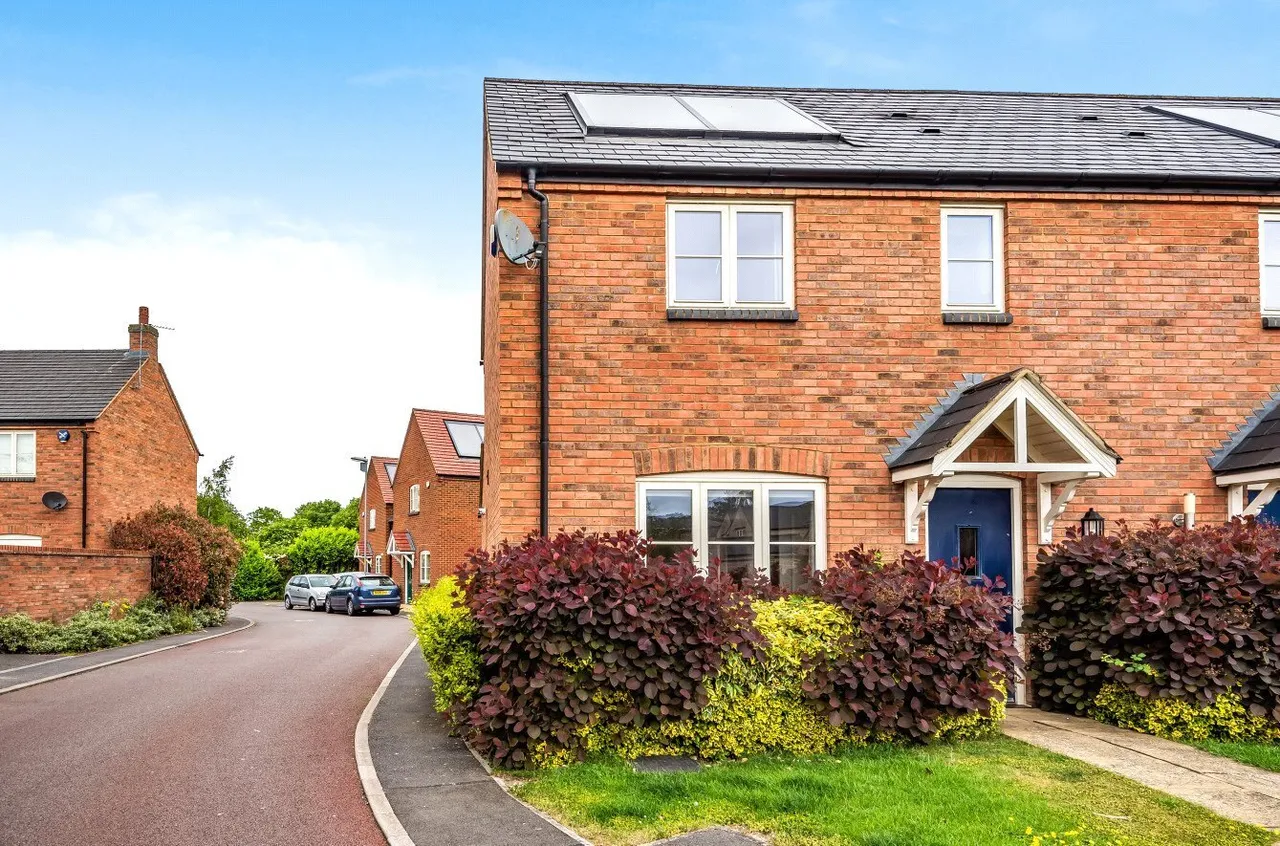 3 bed house for sale, Mansion Gardens, Potterspury, NN12