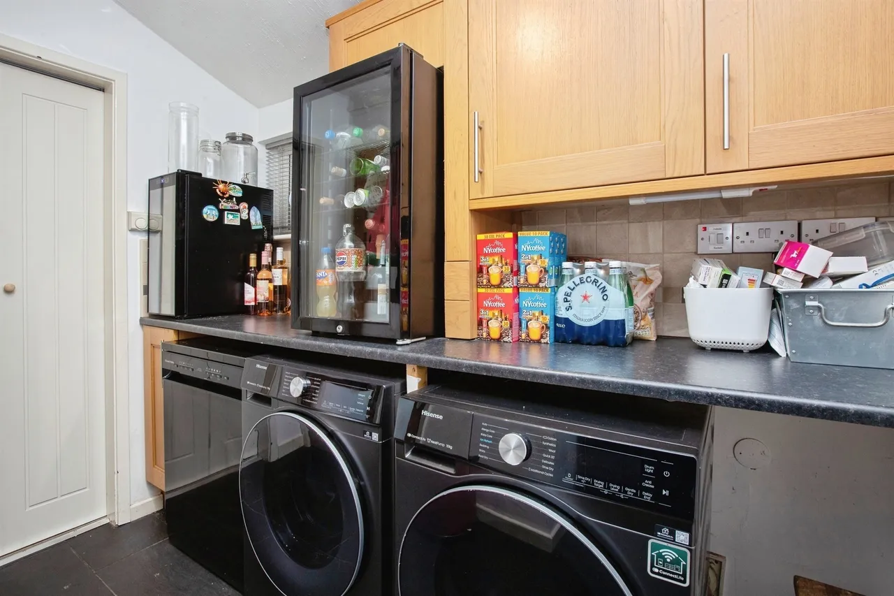 Mansfield Road, Alfreton, DE55, photo 5