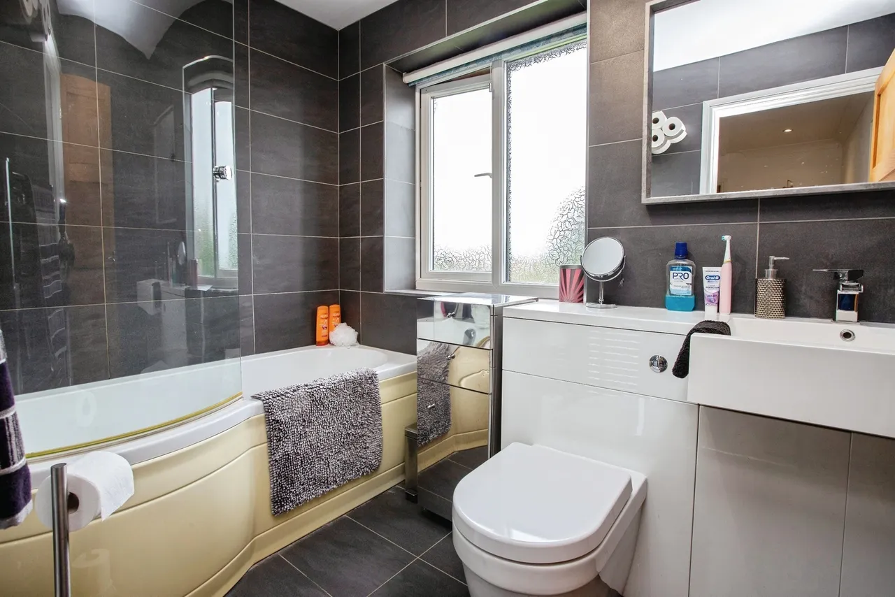 Mansfield Road, Alfreton, DE55, photo 24