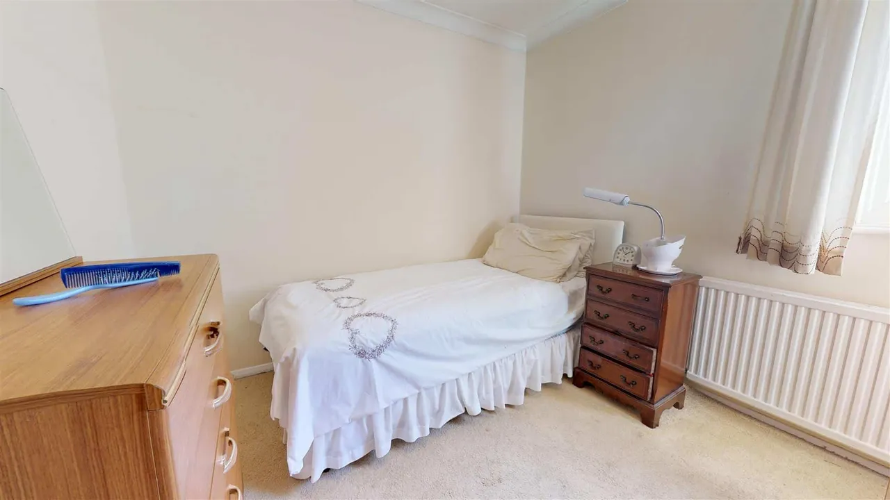 The Lindens, Loughton, photo 10