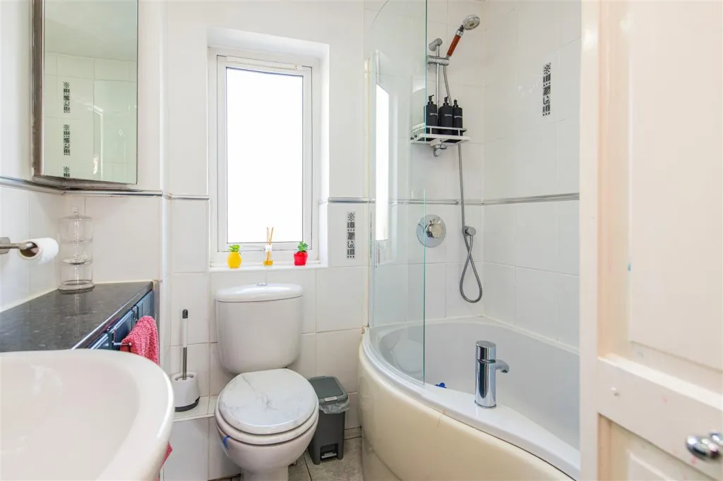 Wheatcroft Gardens, Rushden, photo 10