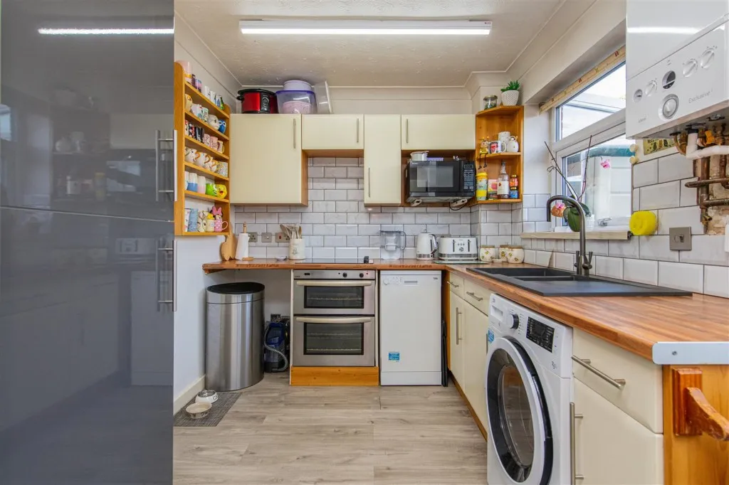 Wheatcroft Gardens, Rushden, photo 4