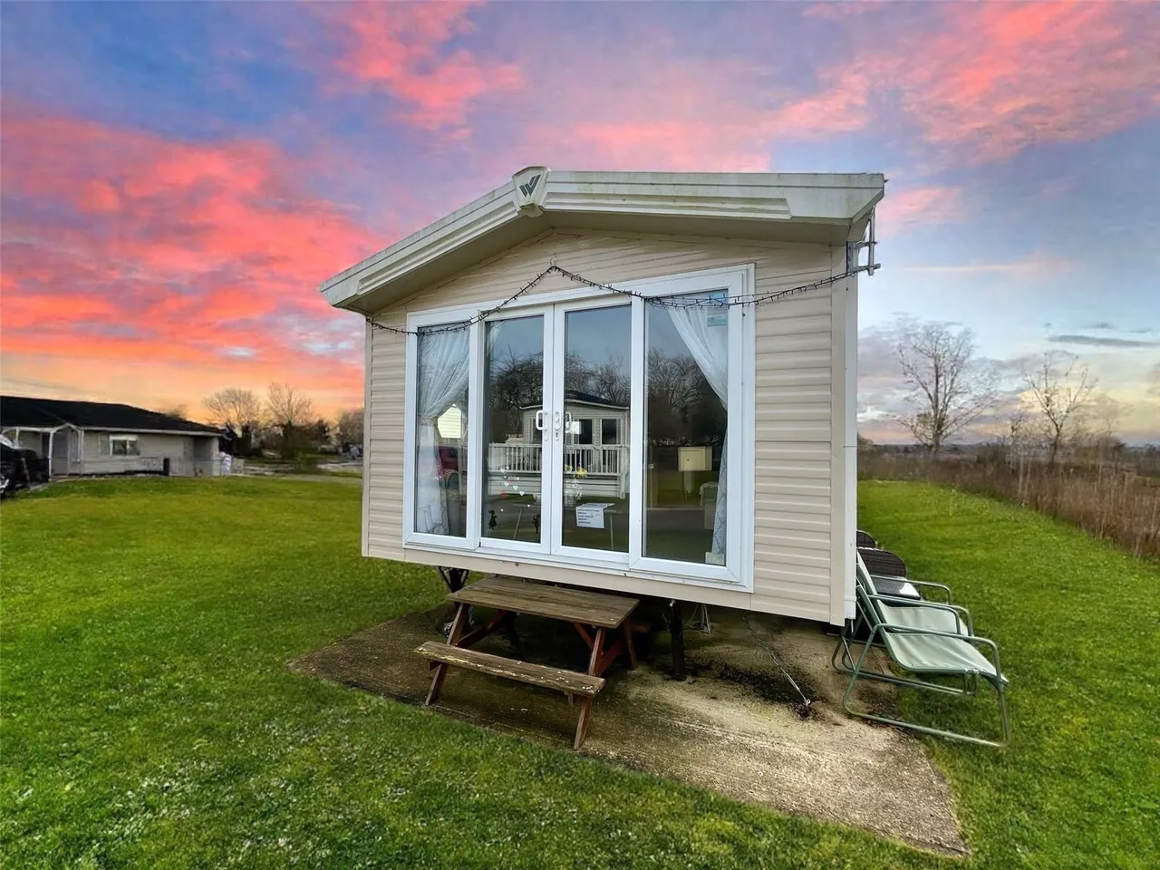 2 bed mobile home for sale — Lakes Country Park, Tattershall, Lincolnshire, LN4