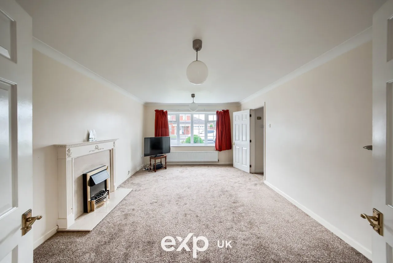 Alderdale Crescent, Elmdon, B92, photo 2